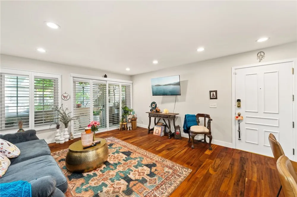 3860 Amberly Inglewood, CA 90305