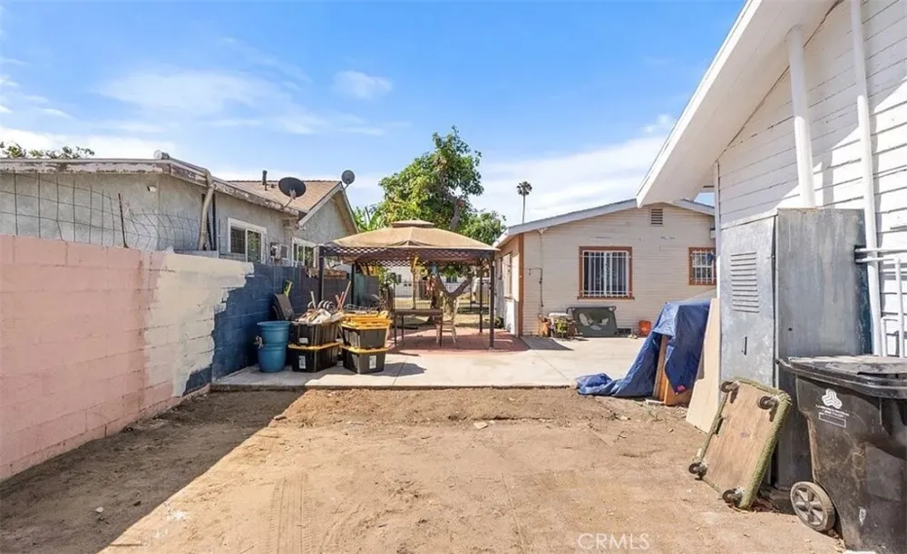 1161 W 67 street Los Angeles, CA 90044