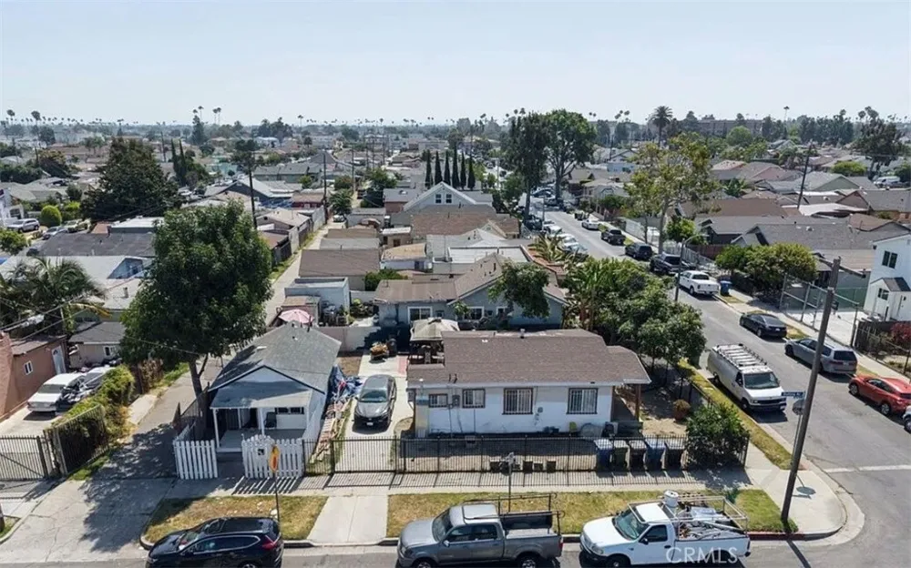 1161 W 67 street Los Angeles, CA 90044