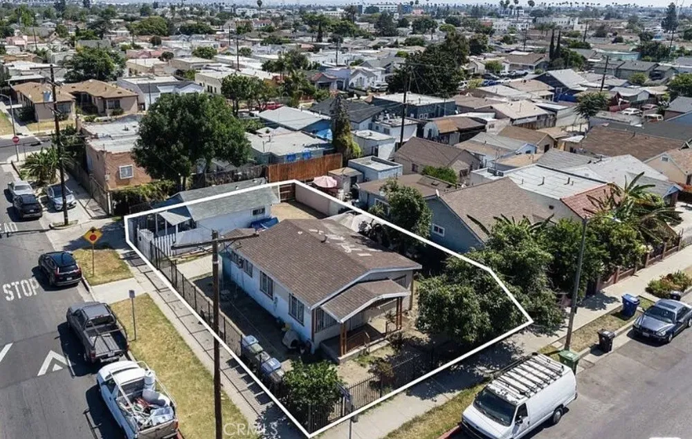 1161 W 67 street Los Angeles, CA 90044