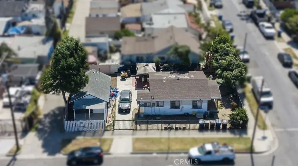 1161 W 67 street Los Angeles, CA 90044