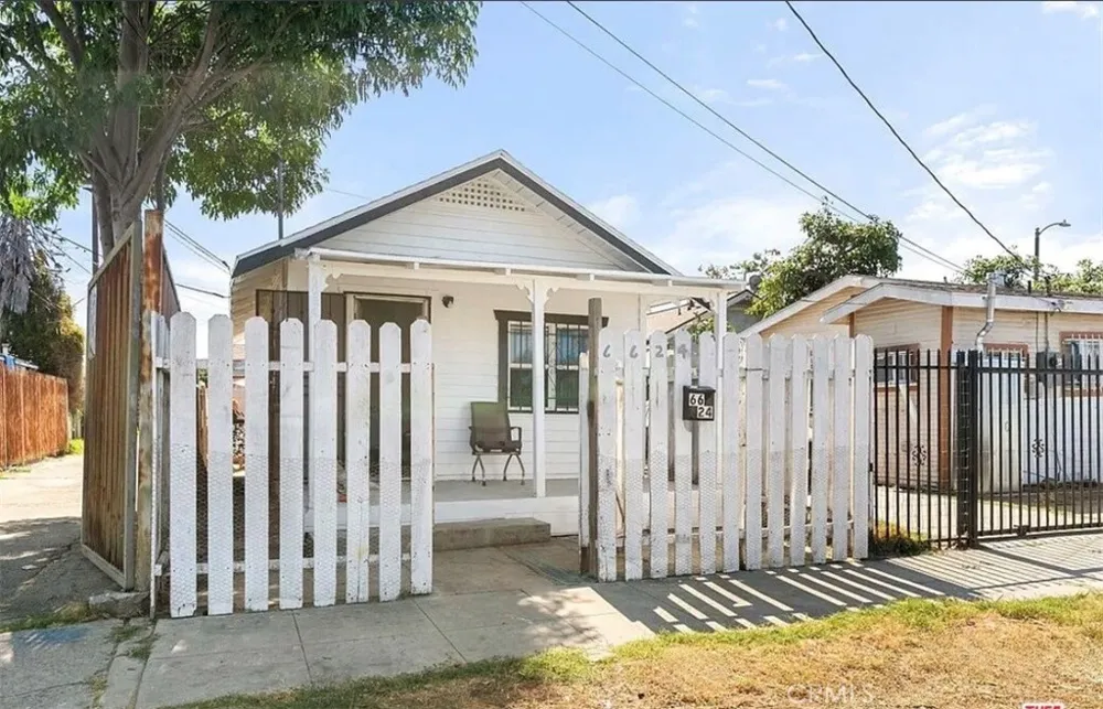 1161 W 67 street Los Angeles, CA 90044