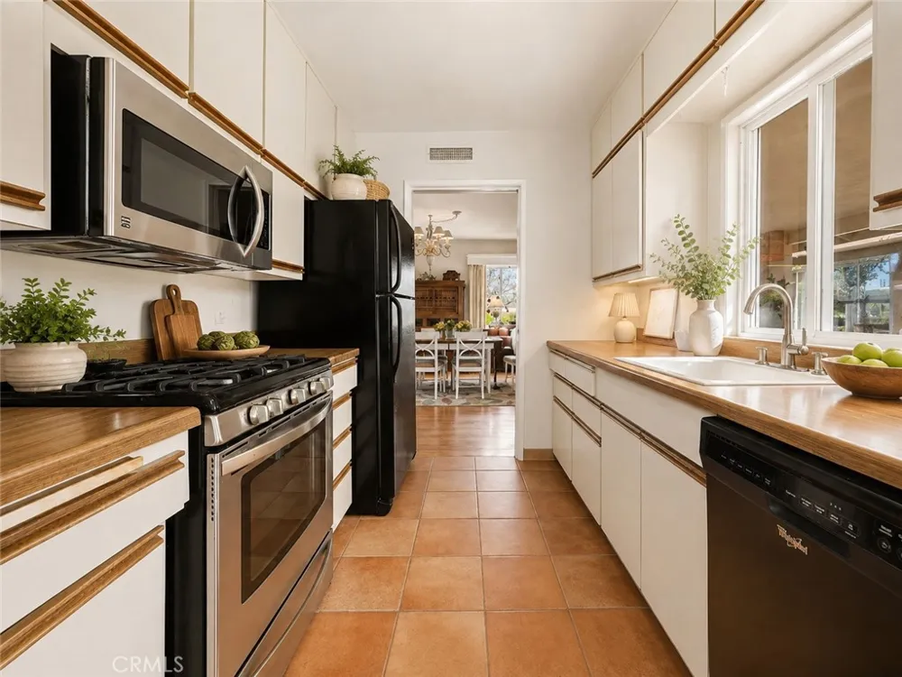 754 W 9th Claremont, CA 91711