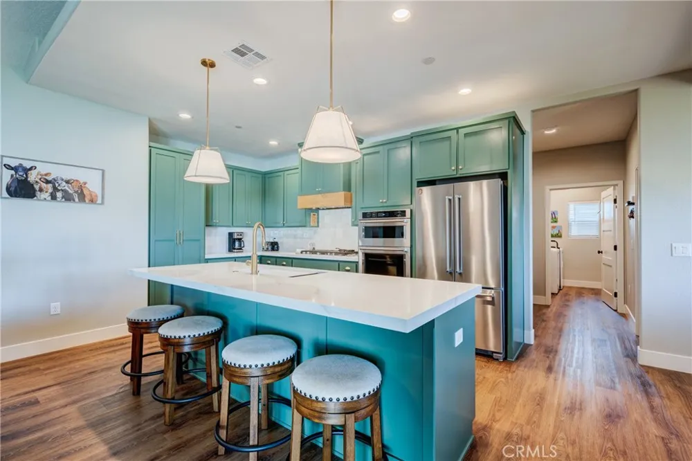 8029 Avenal Phelan, CA 92371