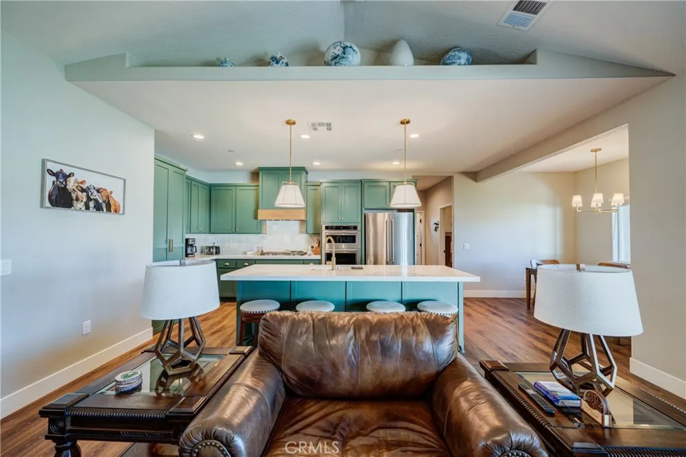 8029 Avenal Phelan, CA 92371