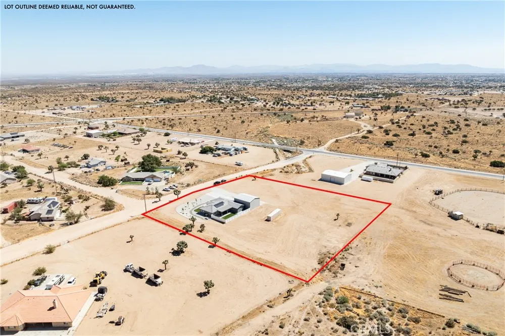 8029 Avenal Phelan, CA 92371