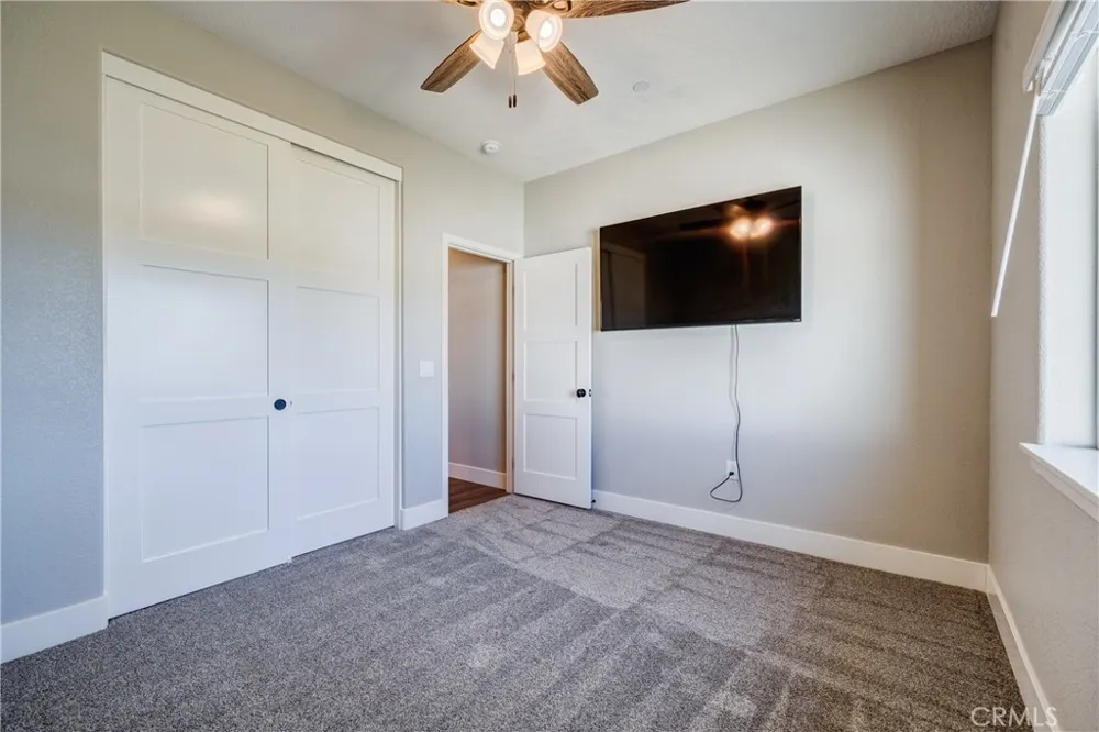 8029 Avenal Phelan, CA 92371
