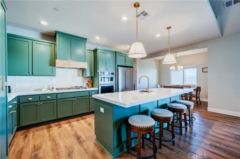 8029 Avenal Phelan, CA 92371