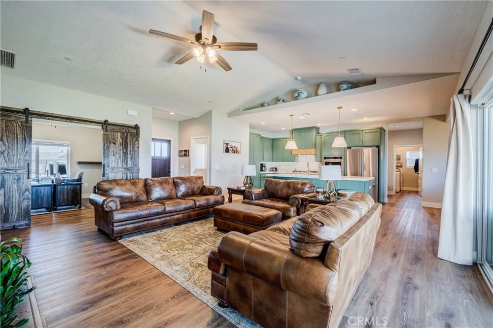 8029 Avenal Phelan, CA 92371