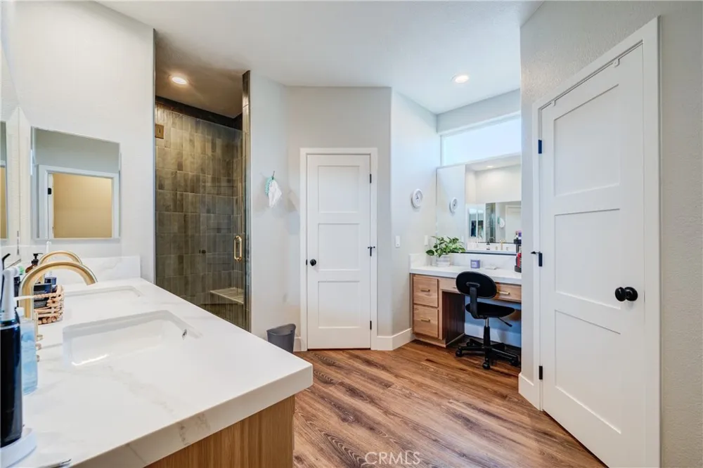 8029 Avenal Phelan, CA 92371
