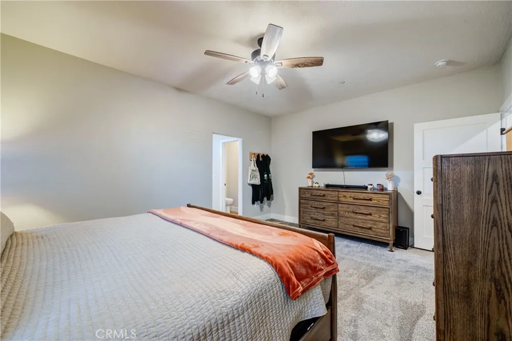 8029 Avenal Phelan, CA 92371