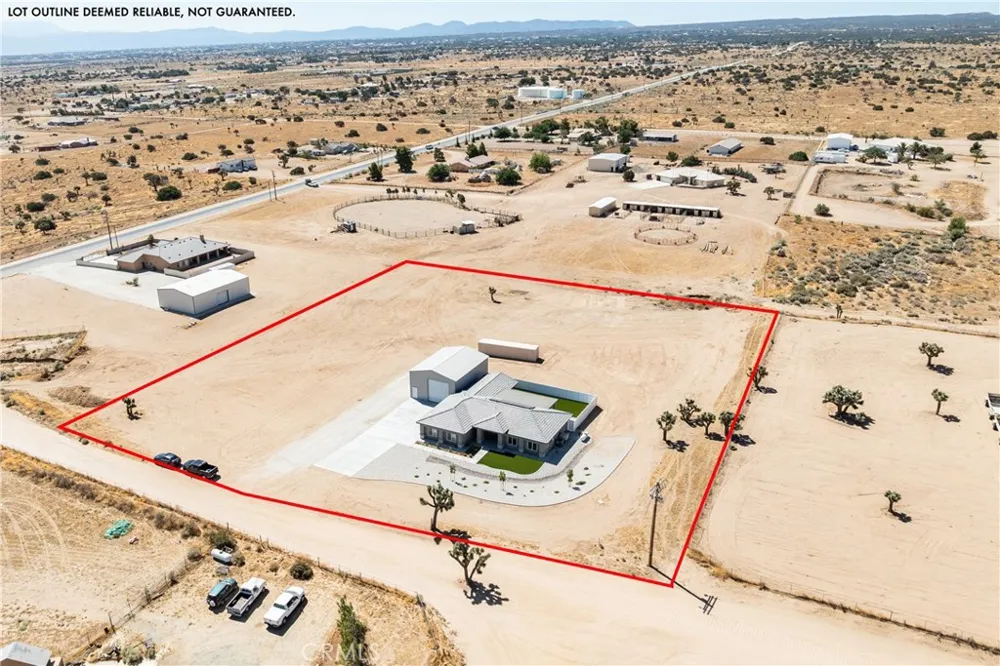 8029 Avenal Phelan, CA 92371