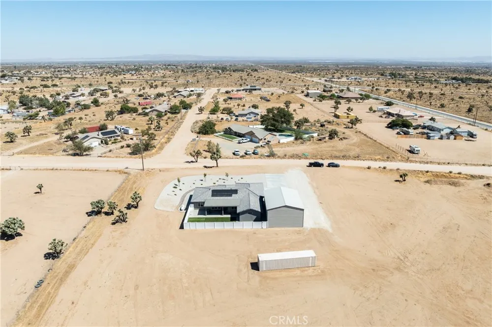 8029 Avenal Phelan, CA 92371