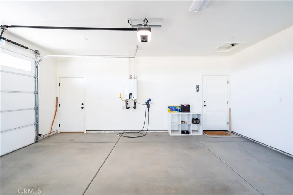 8029 Avenal Phelan, CA 92371