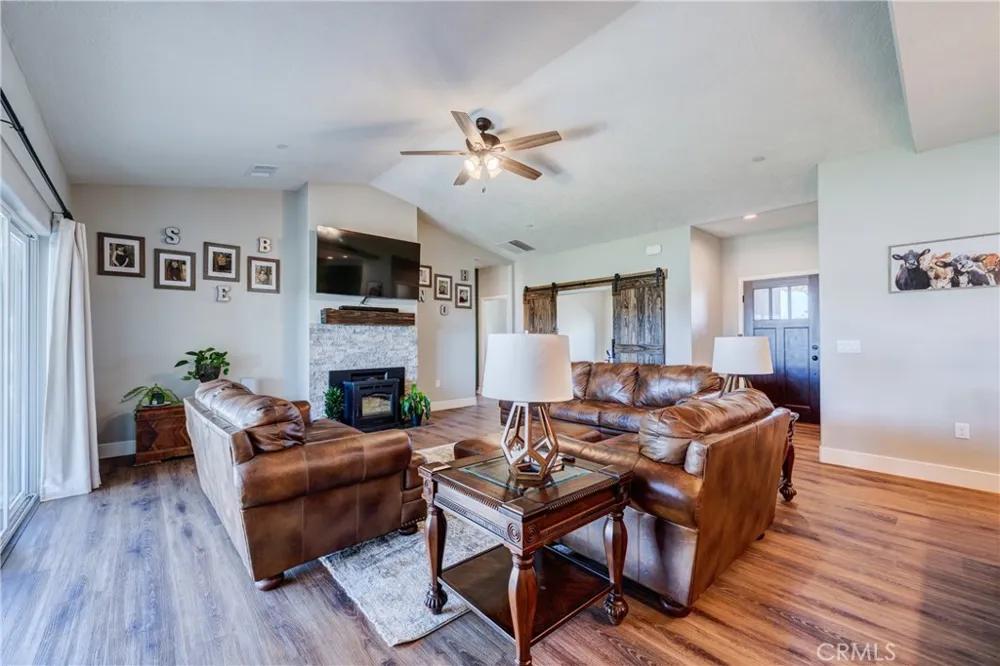8029 Avenal Phelan, CA 92371