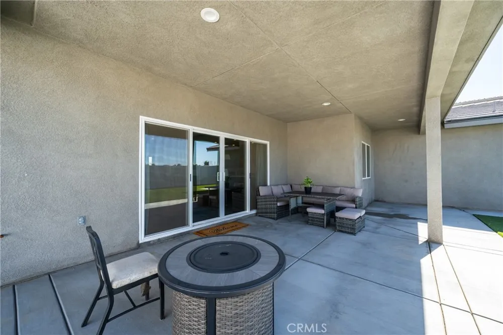 8029 Avenal Phelan, CA 92371