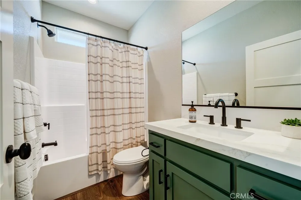 8029 Avenal Phelan, CA 92371