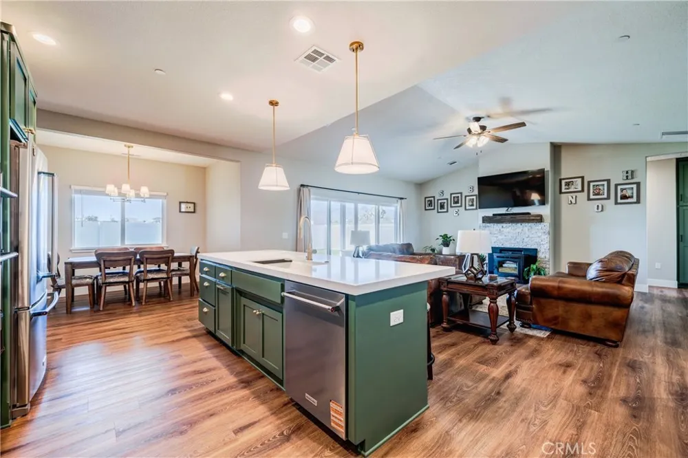 8029 Avenal Phelan, CA 92371