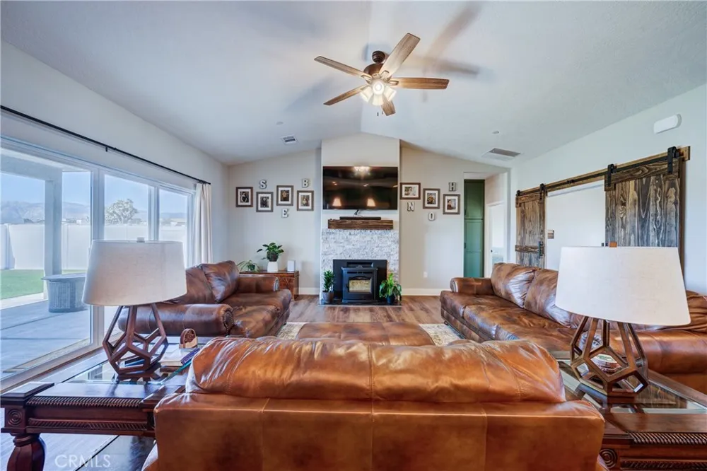 8029 Avenal Phelan, CA 92371