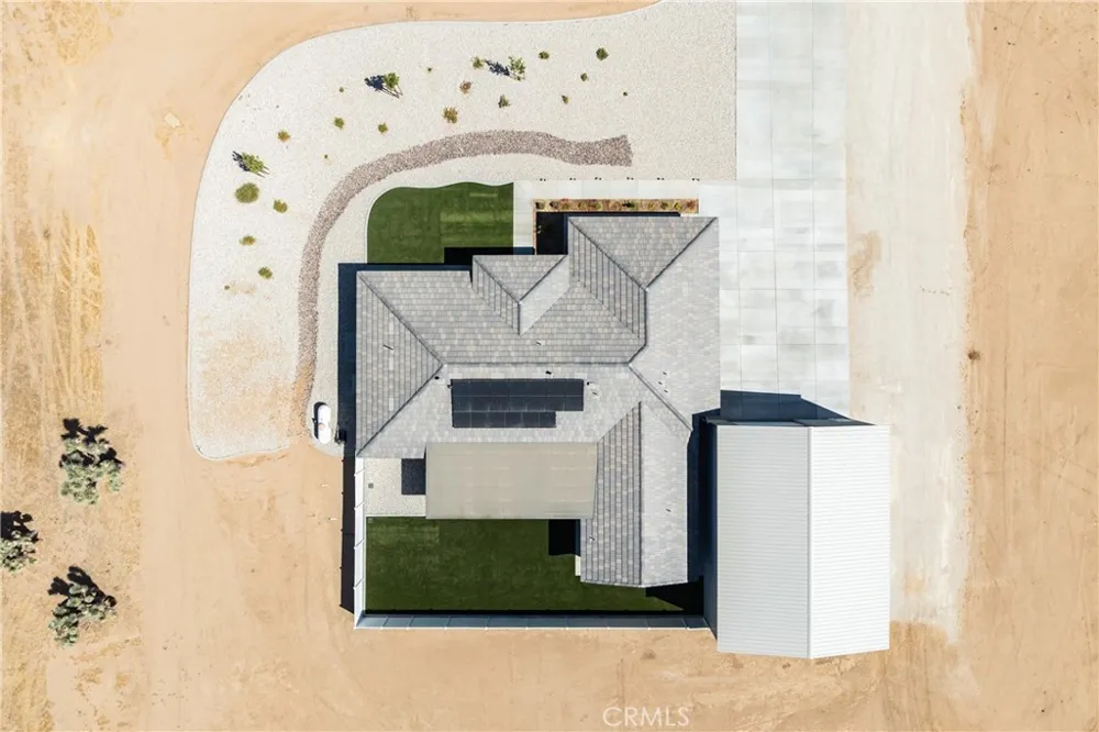 8029 Avenal Phelan, CA 92371