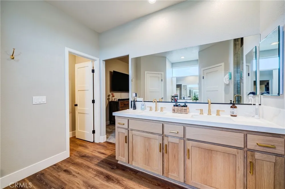 8029 Avenal Phelan, CA 92371