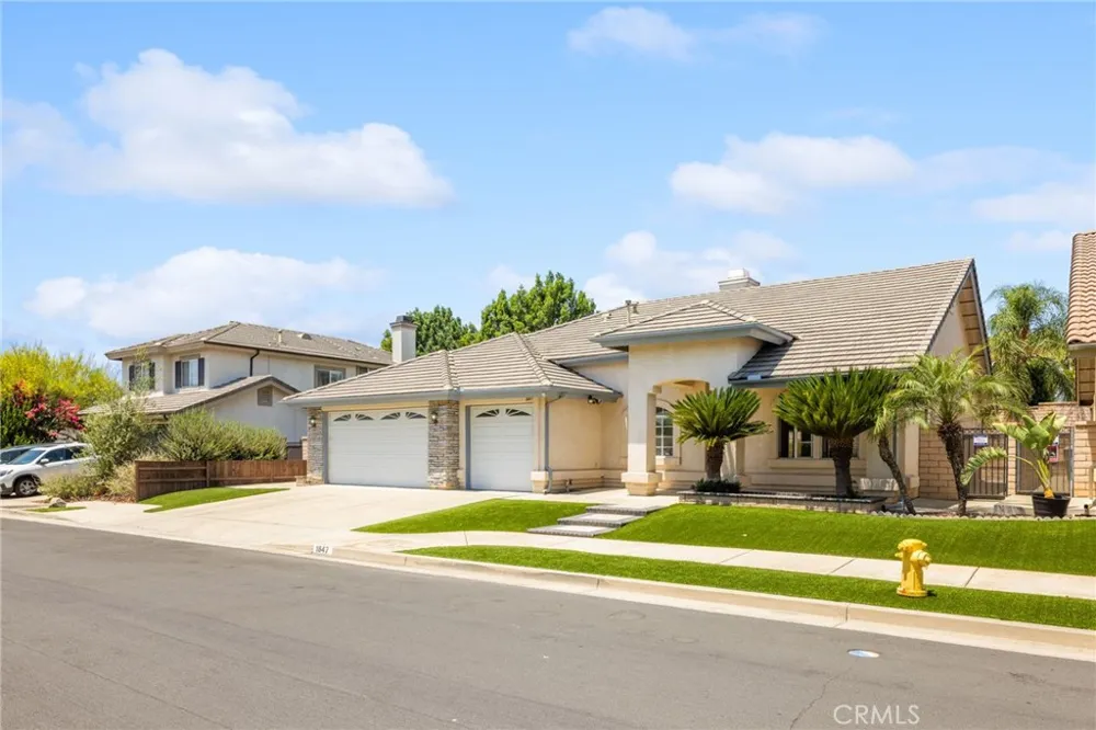 1847 Newcastle San Dimas, CA 91773