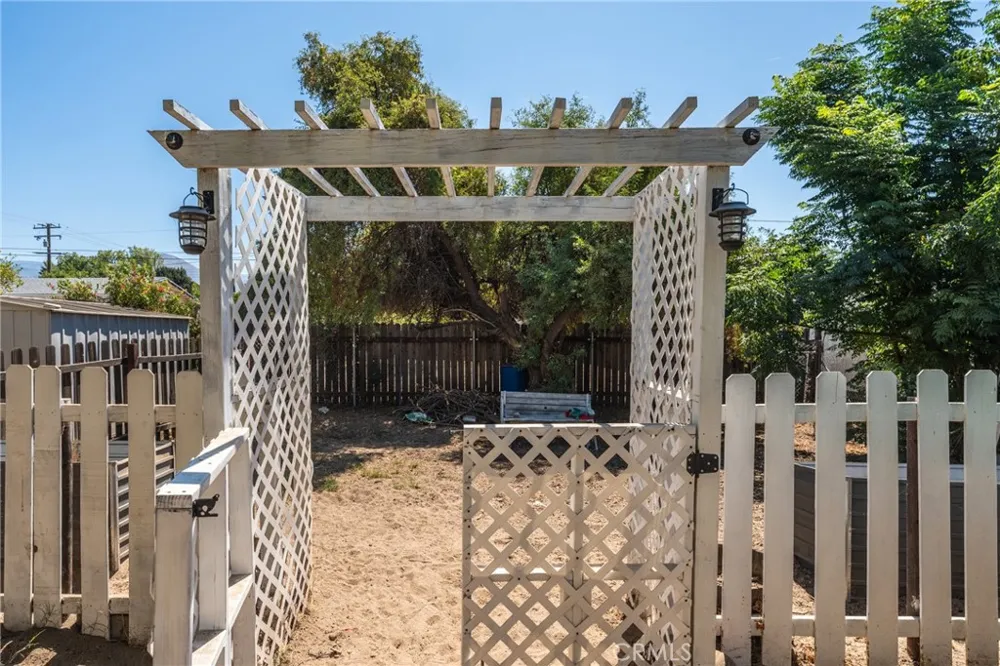2675 Lawrence Avenue San Bernardino, CA 92404
