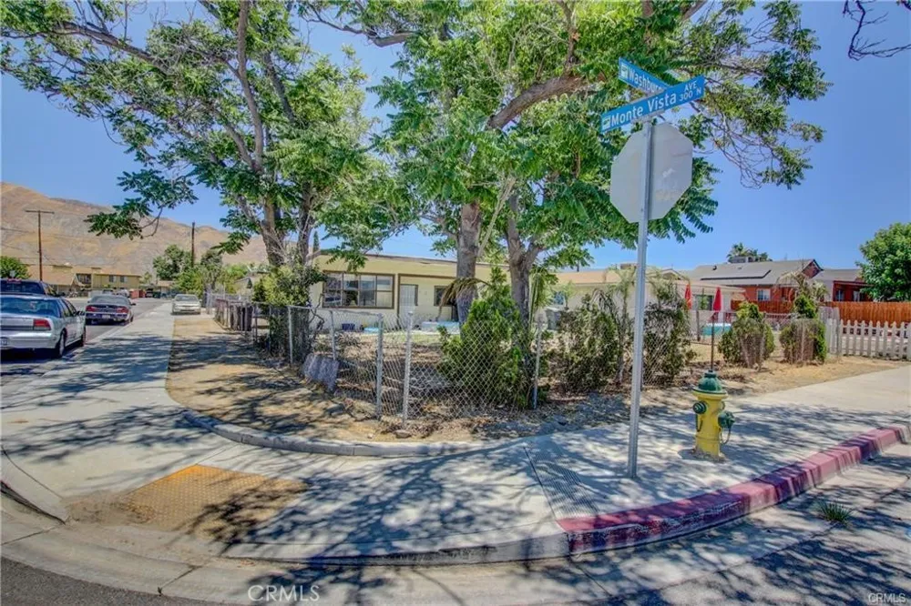193 W Washburn #A San Jacinto, CA 92583