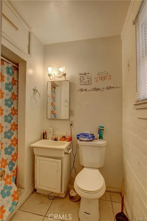 193 W Washburn #A San Jacinto, CA 92583