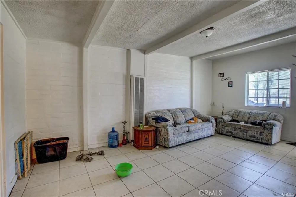193 W Washburn #A San Jacinto, CA 92583