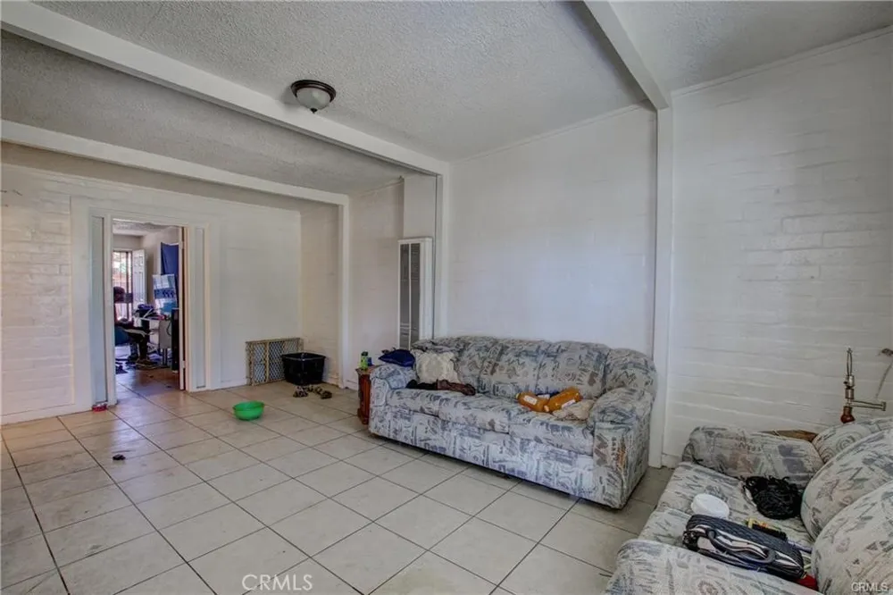 193 W Washburn #A San Jacinto, CA 92583