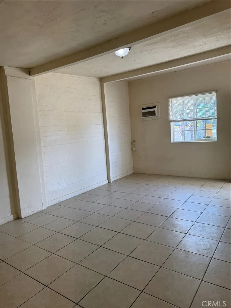 193 W Washburn #A San Jacinto, CA 92583