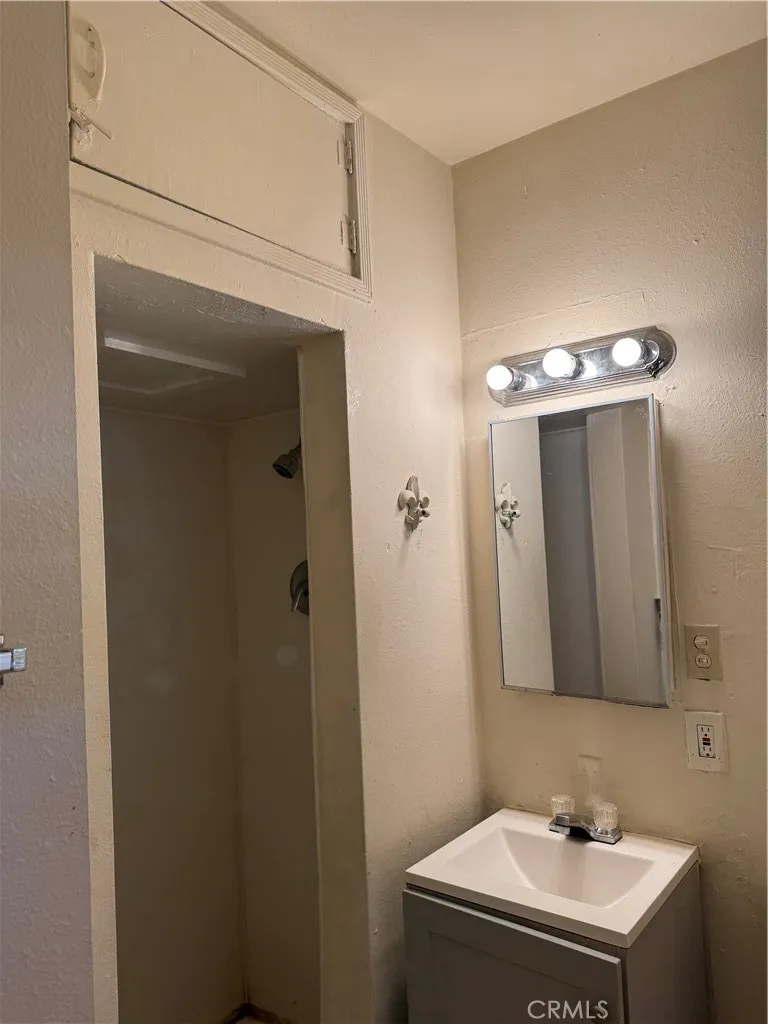 193 W Washburn #A San Jacinto, CA 92583