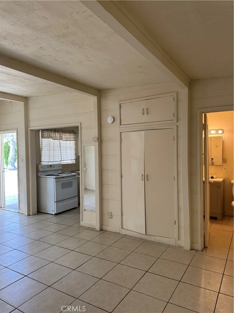 193 W Washburn #A San Jacinto, CA 92583