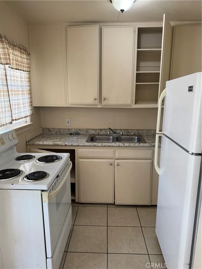 193 W Washburn #A San Jacinto, CA 92583