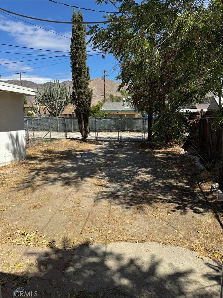 193 W Washburn #A San Jacinto, CA 92583