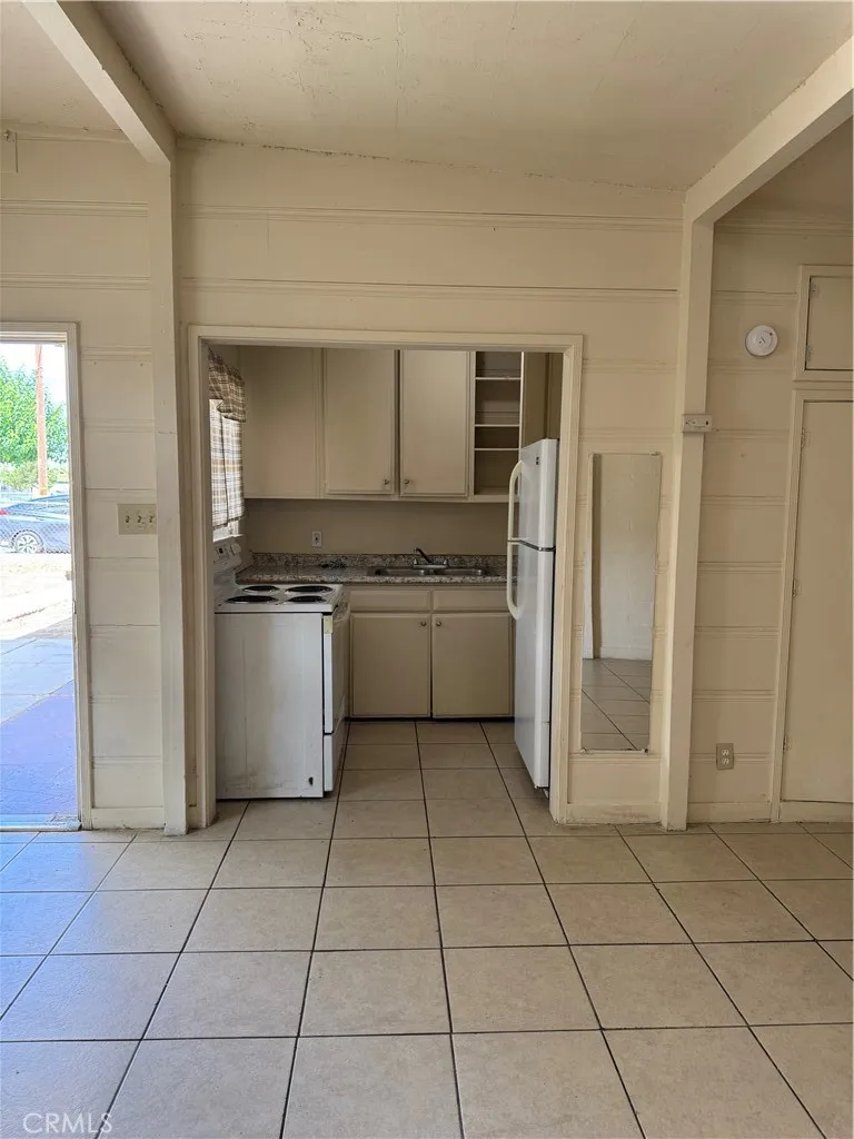 193 W Washburn #A San Jacinto, CA 92583