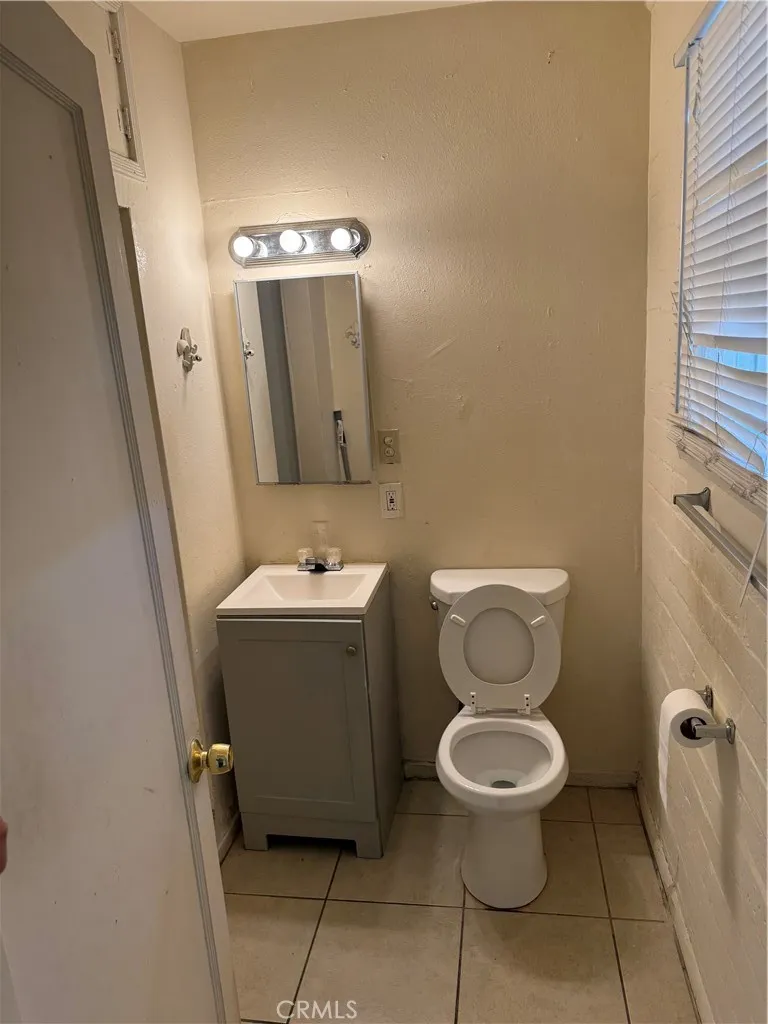193 W Washburn #A San Jacinto, CA 92583