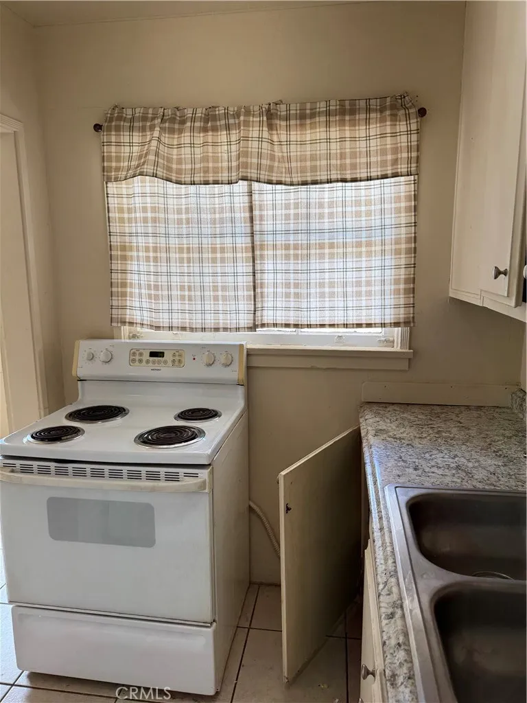 193 W Washburn #A San Jacinto, CA 92583