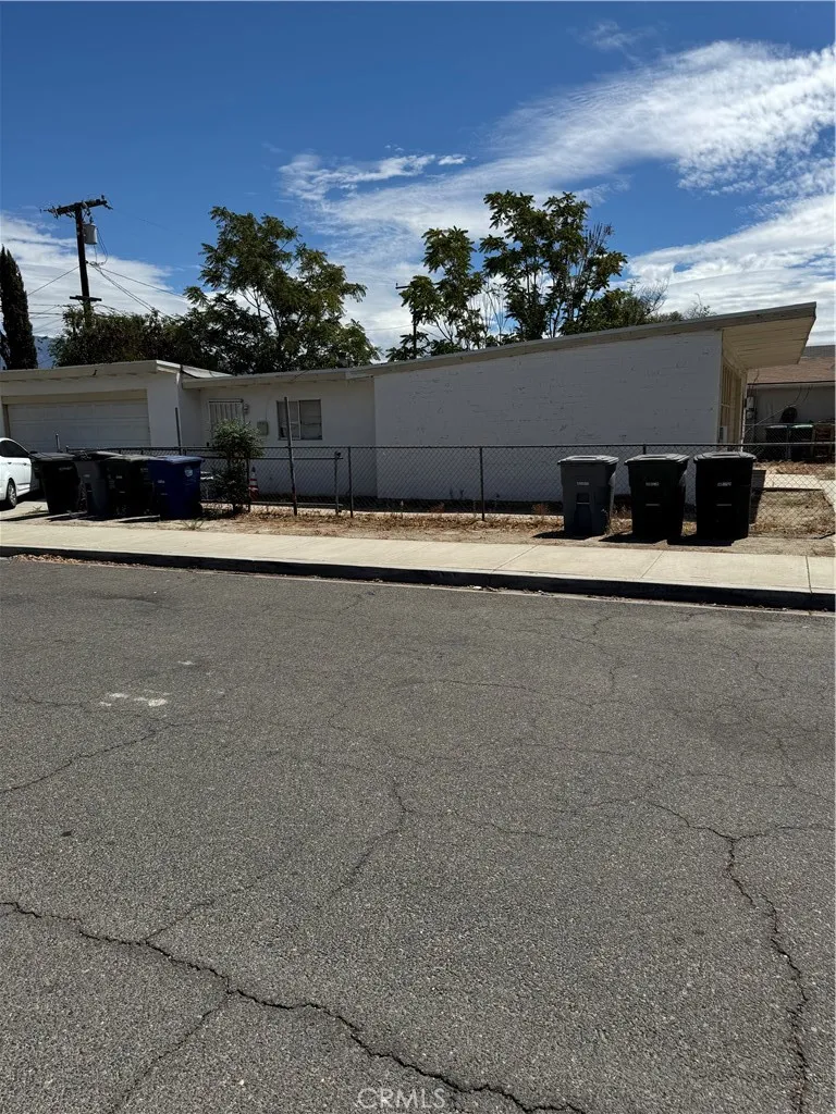 193 W Washburn #A San Jacinto, CA 92583