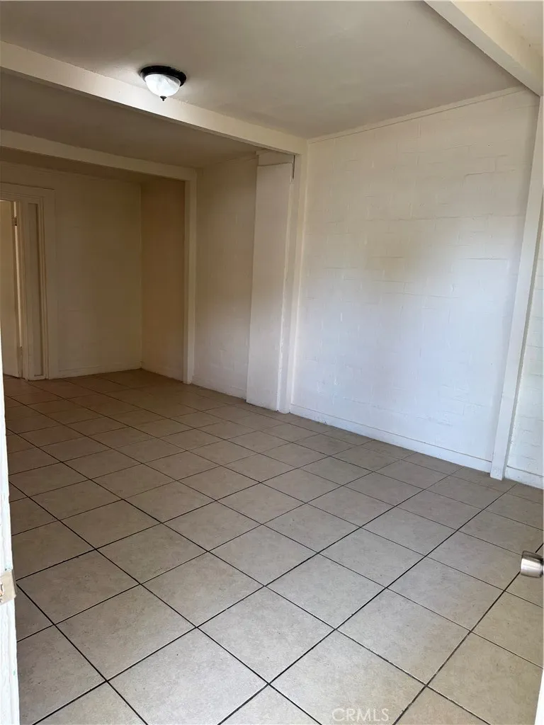 193 W Washburn #A San Jacinto, CA 92583