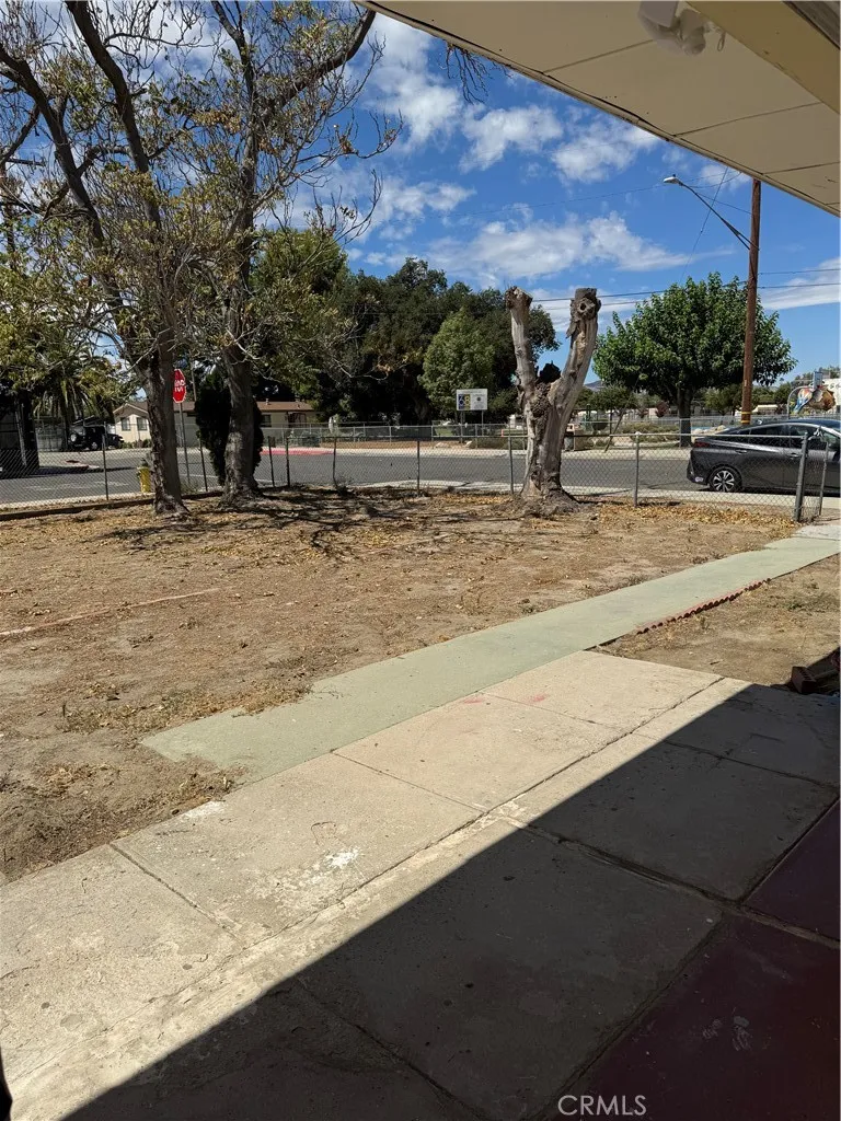 193 W Washburn #A San Jacinto, CA 92583