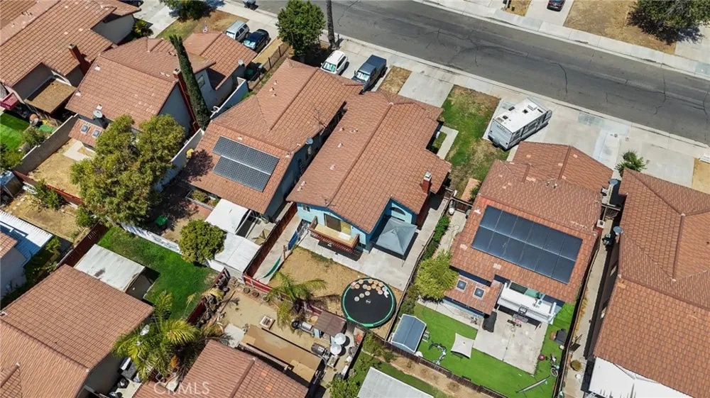 137 Elmtree Perris, CA 92571