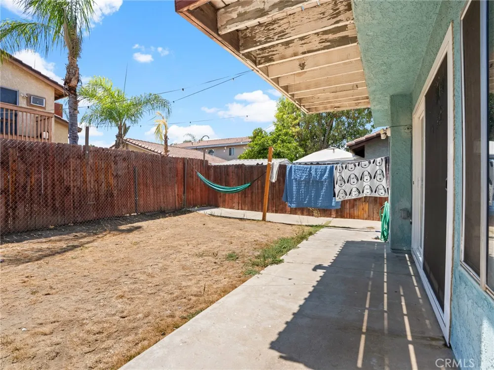 137 Elmtree Perris, CA 92571