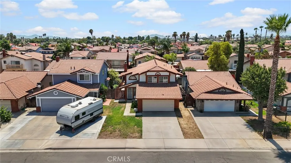 137 Elmtree Perris, CA 92571