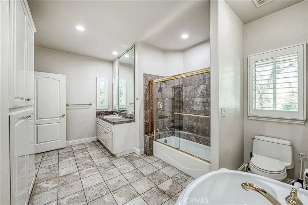 333 W River Court Fresno, CA 93711