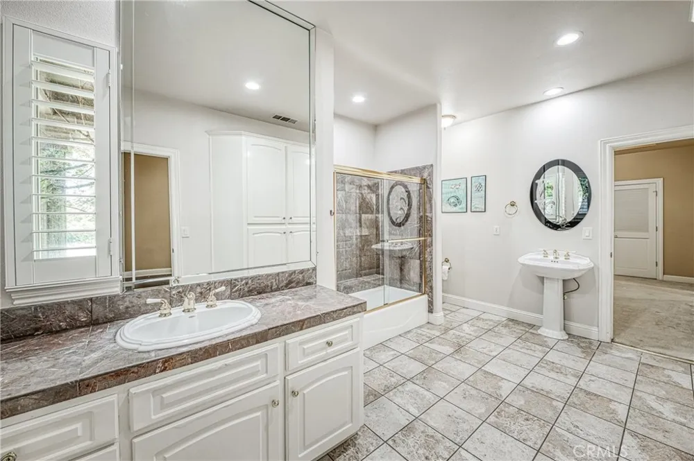 333 W River Court Fresno, CA 93711