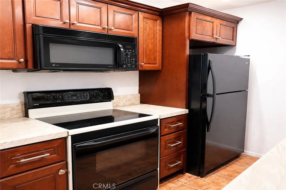 1741 Neil Armstrong #208 Montebello, CA 90640
