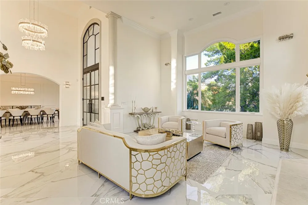 350 Starlight Crest La Canada Flintridge, CA 91011