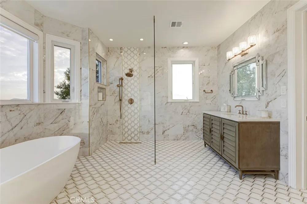 350 Starlight Crest La Canada Flintridge, CA 91011